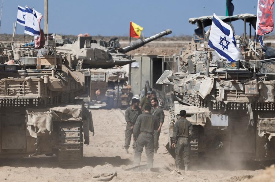 黄金交易提醒:中东冲突推升避险需求,金价高位震荡格局延续